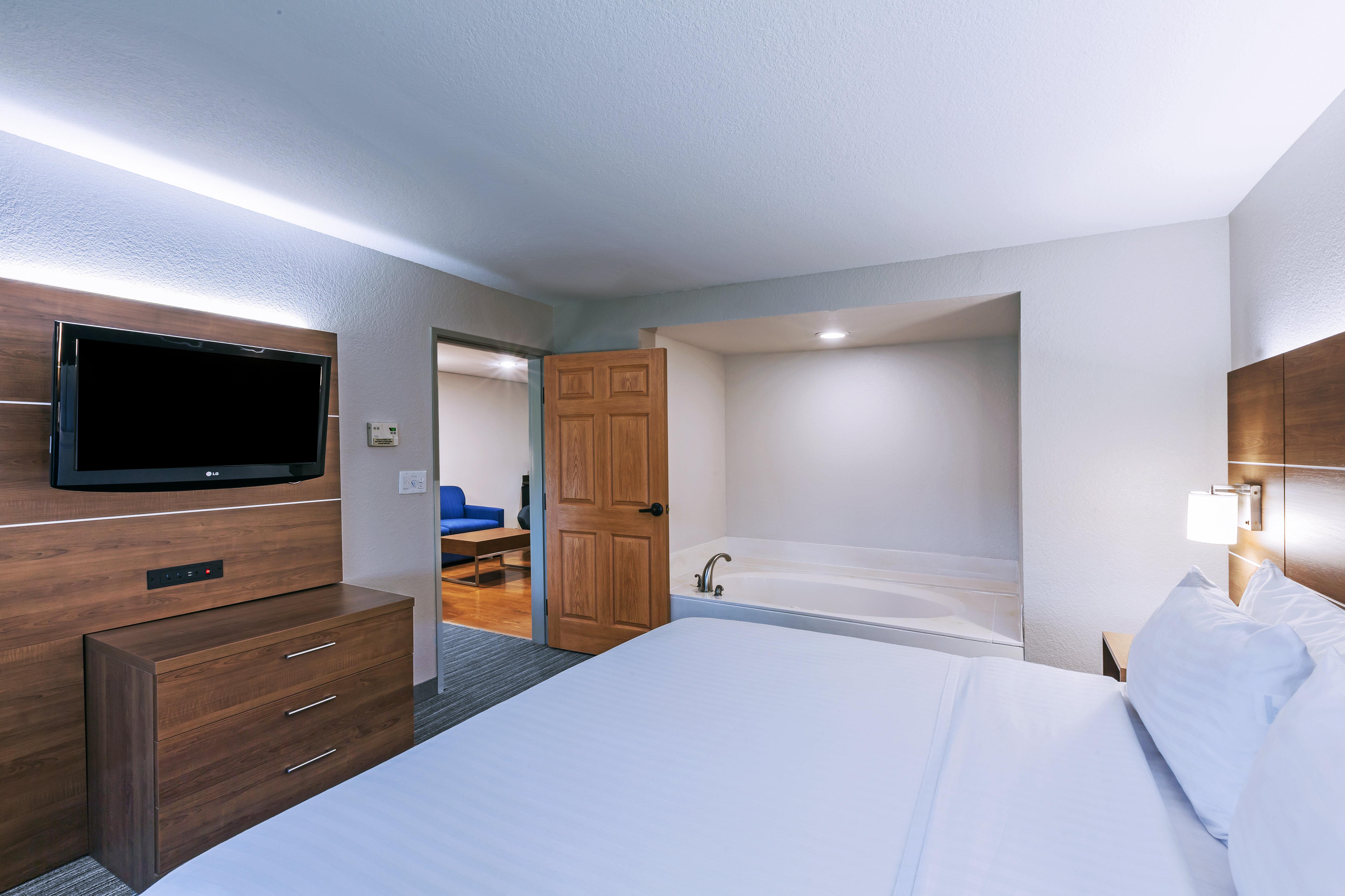 Holiday Inn Express & Suites Tulsa S Broken Arrow Hwy 51 By Ihg Exterior foto