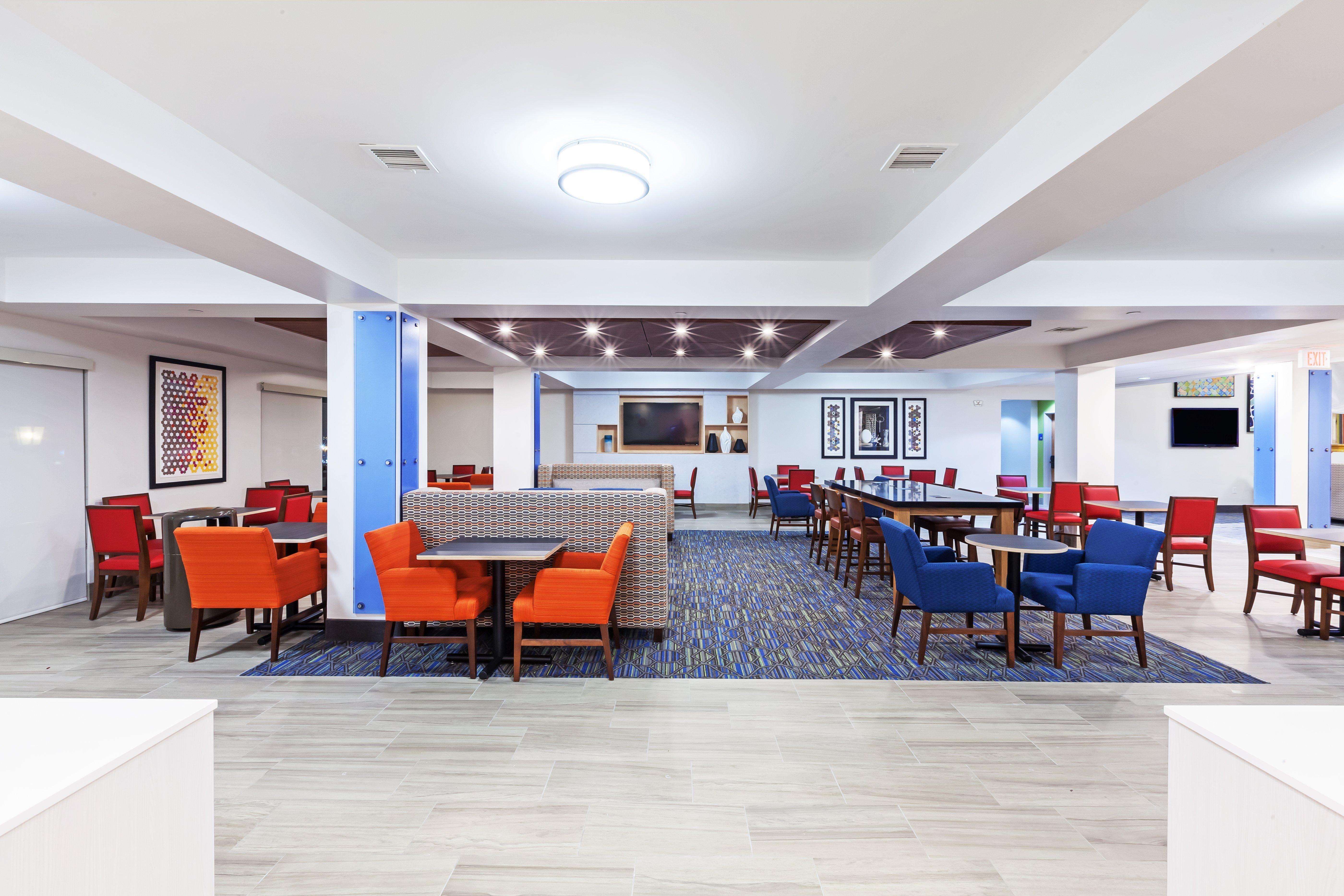Holiday Inn Express & Suites Tulsa S Broken Arrow Hwy 51 By Ihg Exterior foto