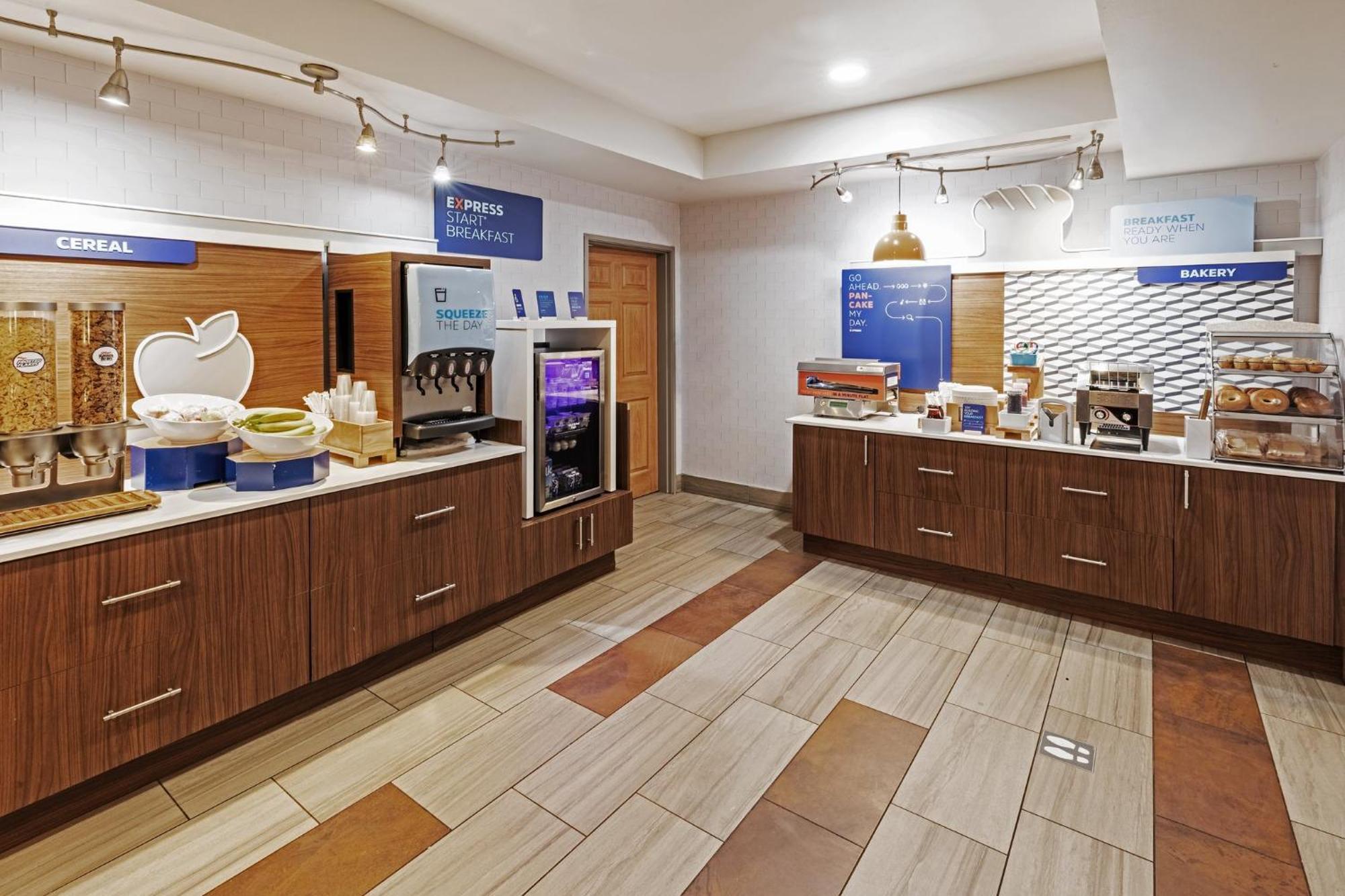 Holiday Inn Express & Suites Tulsa S Broken Arrow Hwy 51 By Ihg Exterior foto