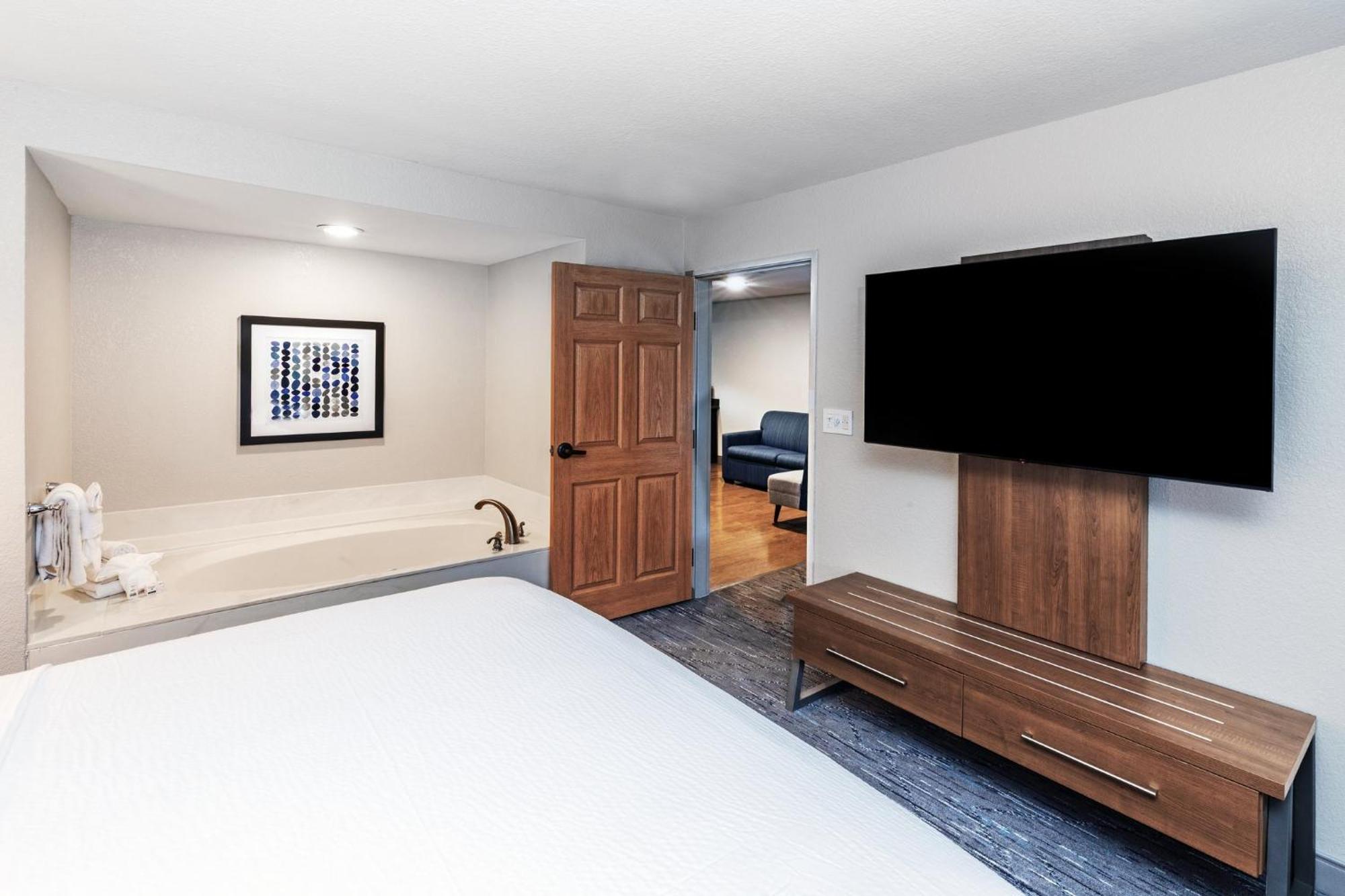 Holiday Inn Express & Suites Tulsa S Broken Arrow Hwy 51 By Ihg Exterior foto
