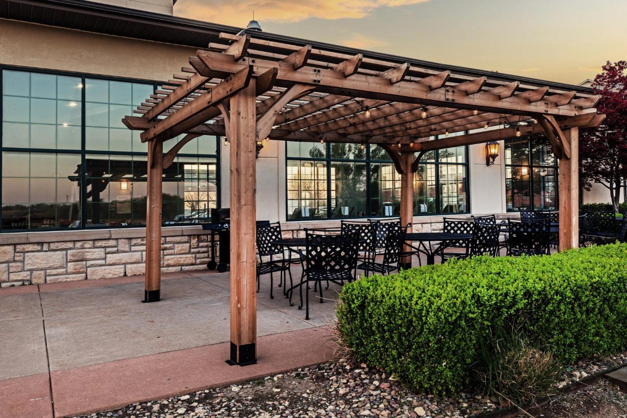 Holiday Inn Express & Suites Tulsa S Broken Arrow Hwy 51 By Ihg Exterior foto