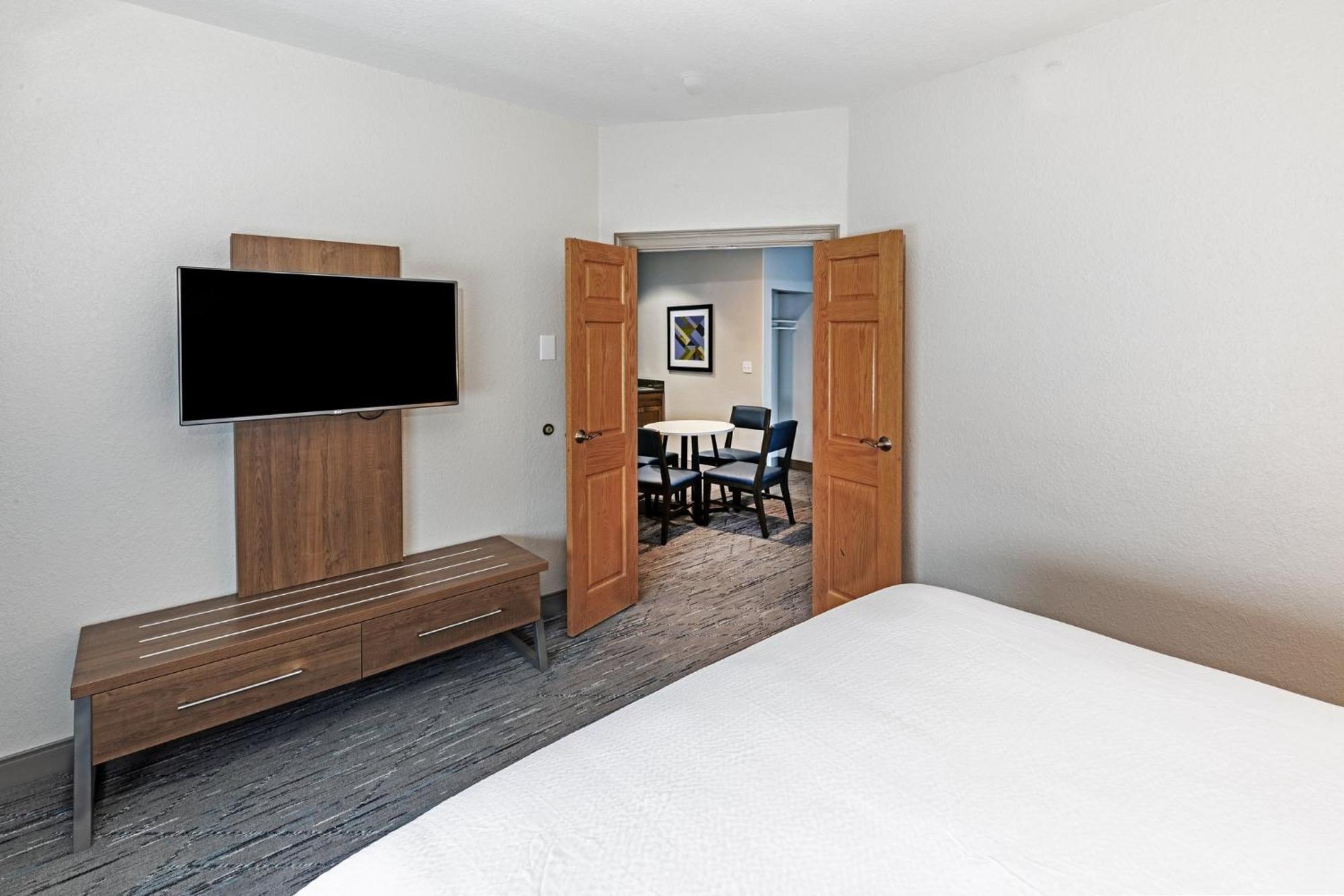 Holiday Inn Express & Suites Tulsa S Broken Arrow Hwy 51 By Ihg Exterior foto