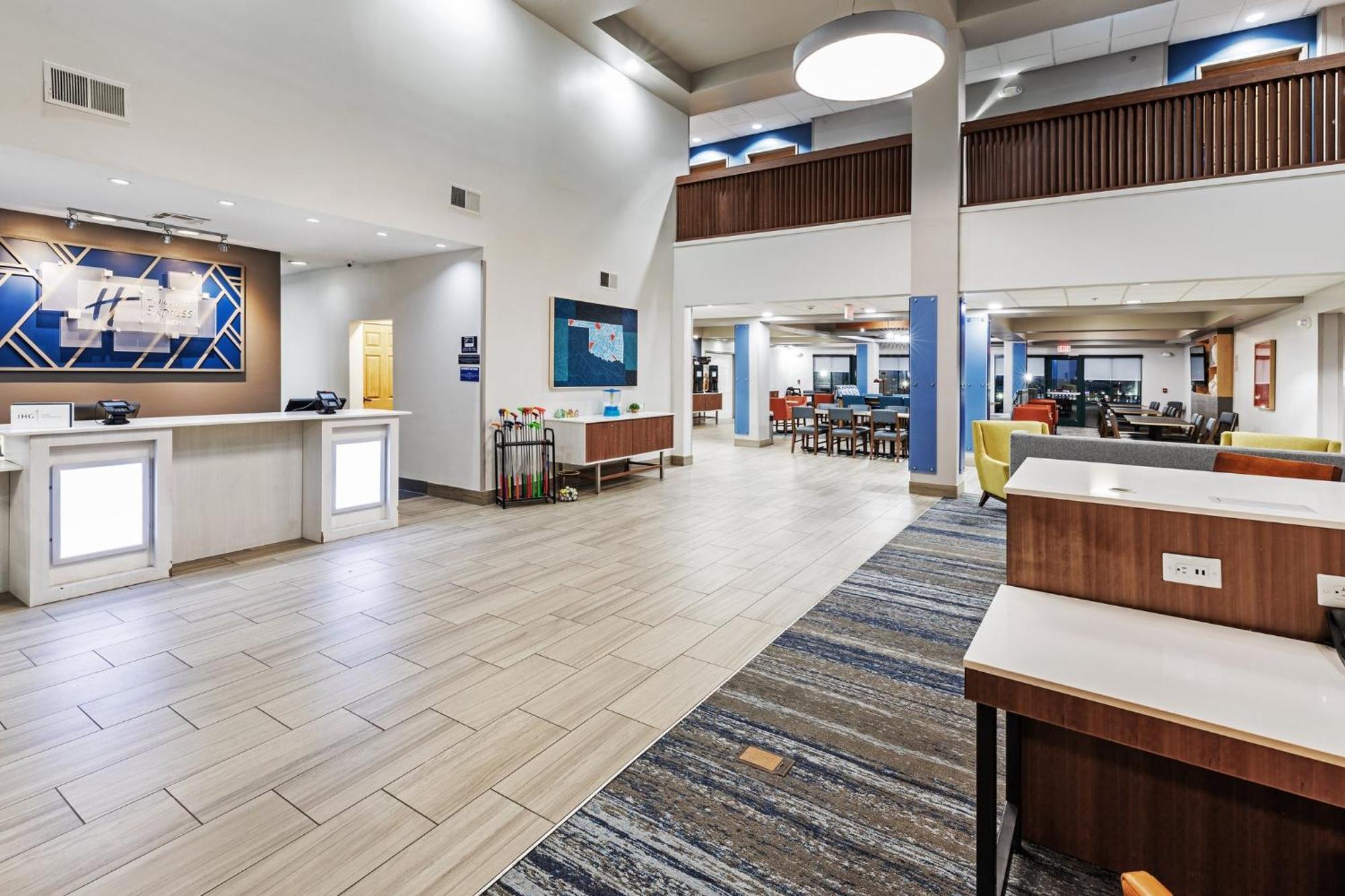 Holiday Inn Express & Suites Tulsa S Broken Arrow Hwy 51 By Ihg Exterior foto